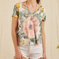 Remera con estampa de flor